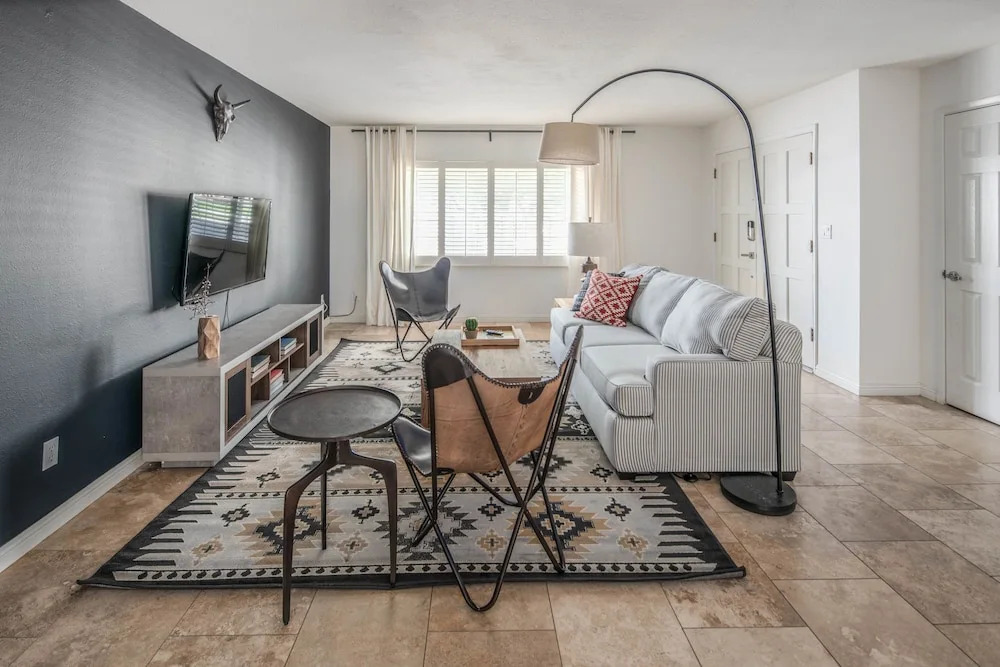 Sleek 2BR Townhome Old Town by WanderJaunt