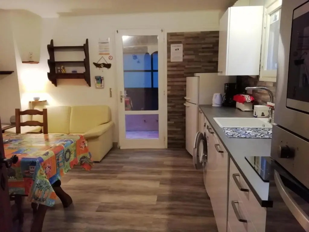 Appartement classé 3 étoiles au 1er étage dune maison avec jardin dans un quartier calme