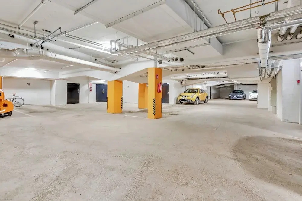 Luxurious 3-Br Apt with Balcony