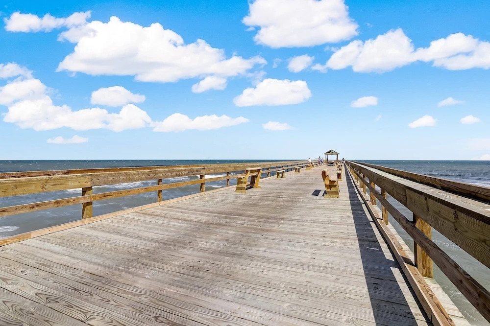 Spacious Oceanfront Condo, Easy Access to Private Fishing Pier by RedAwning