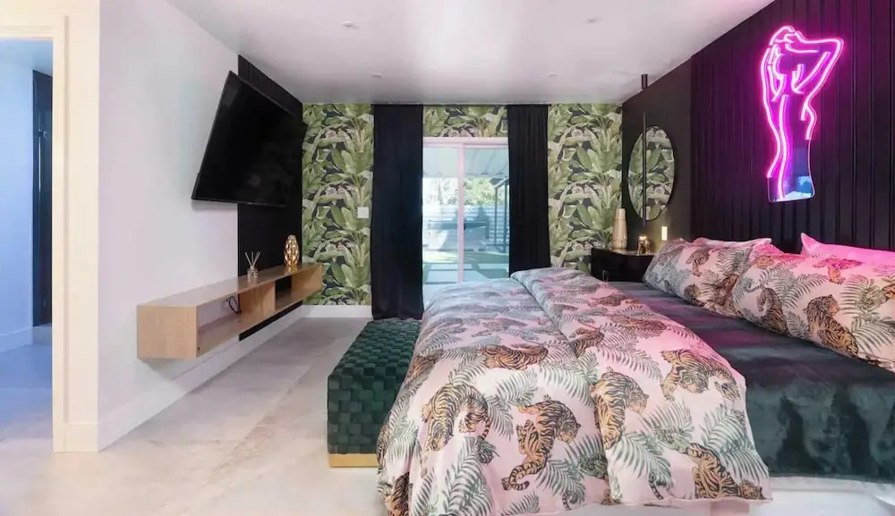 The Blush - With Pool Bars Neons, Palm Springs