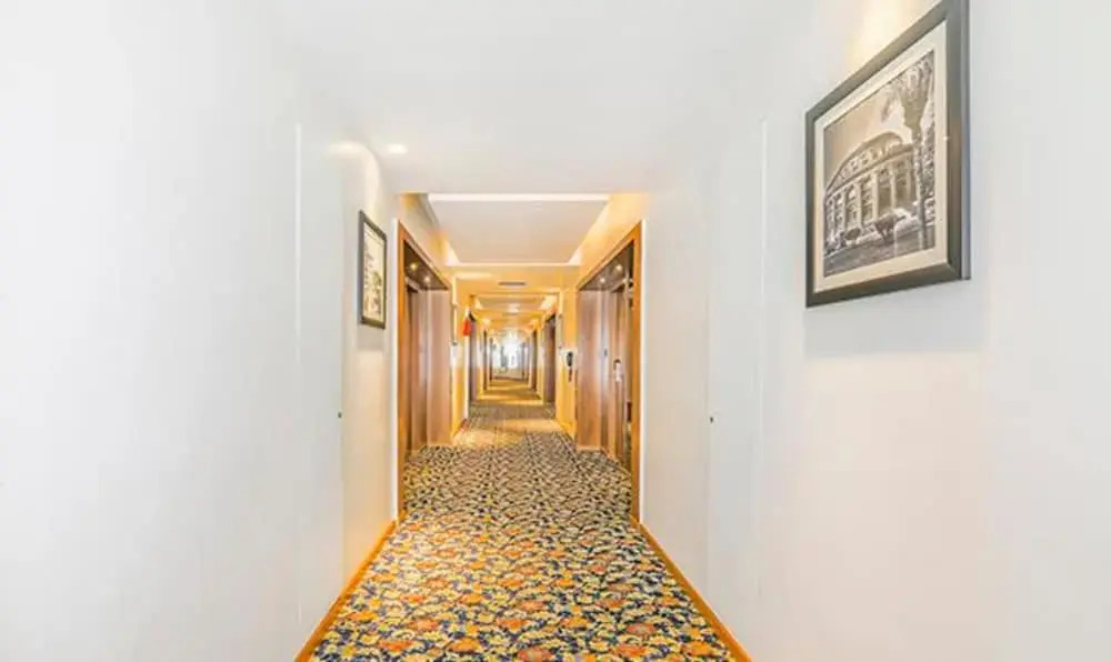 Fabhotel Aroma's House