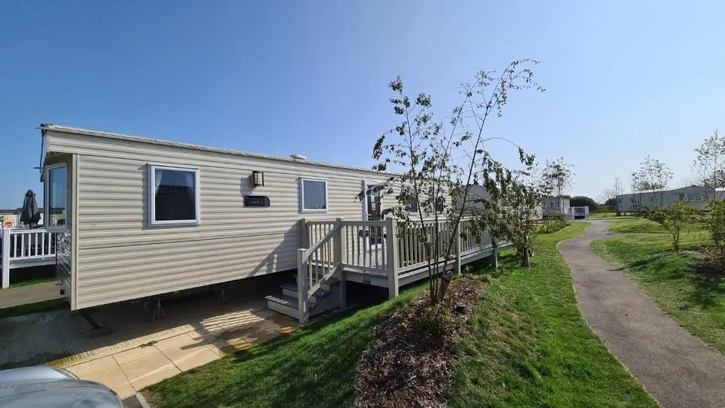 Luxury 8 berth Caravan with Hot Tub & Starlink at Tattershall Lakes