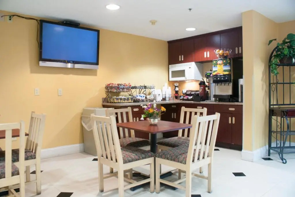 Hometown Inn & Suites Jacksonville Butler Blvd./Southpoint