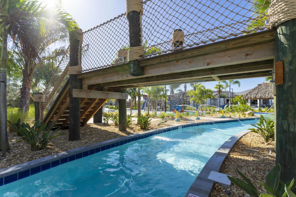 Gorgeous 4Bd Close to Disney w  Pool   Storey Lake 4403