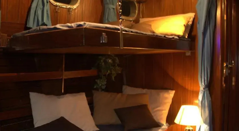 Boat Sea Dreams Charter