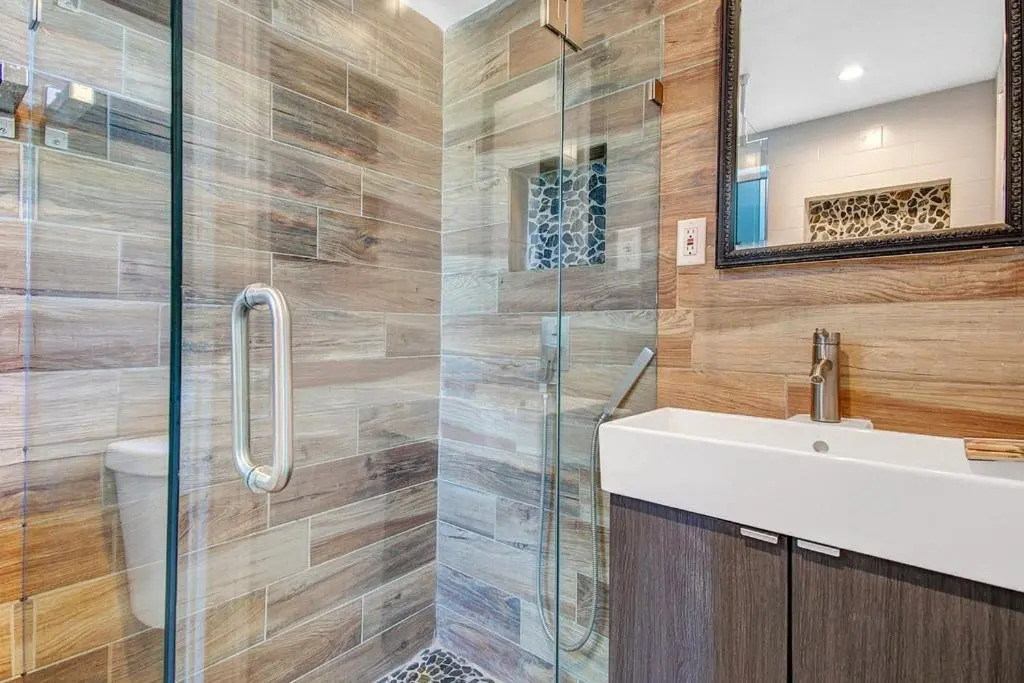 Five Palms Suite 104 - Daily - Weekly - Monthly