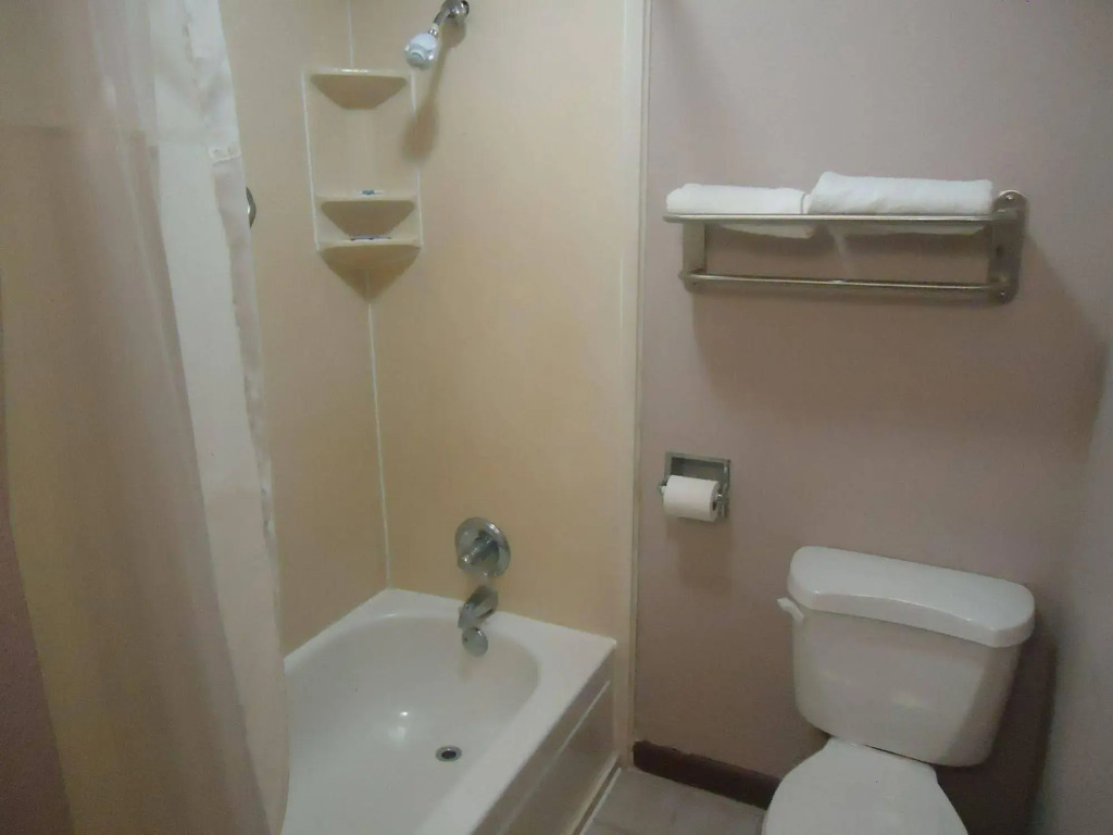 Super 6 Inn