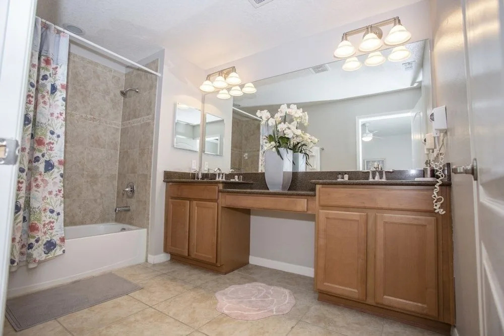 Tropical 5 Bedroom Home townhouse