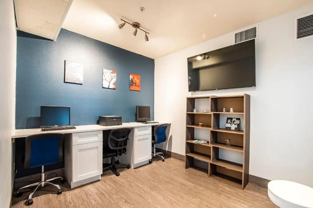 The Vistas 119 Modern studio with full kitchen 1st floor great location