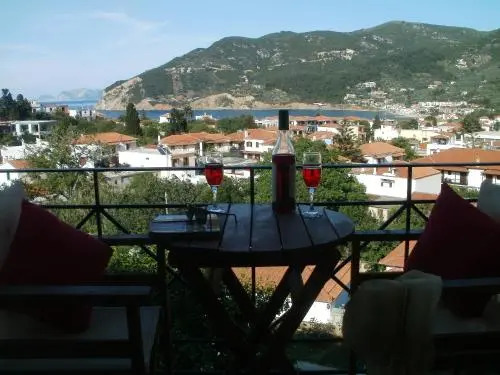 Pleoussa Studio and Apartments