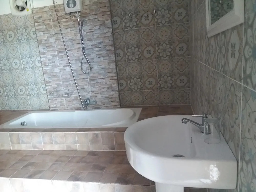 Monrak Lamtakong Resort