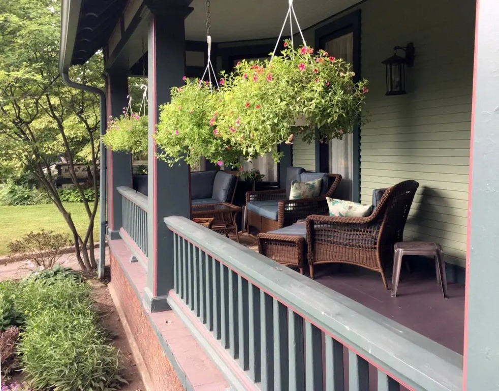The Parsonage Inn LLC