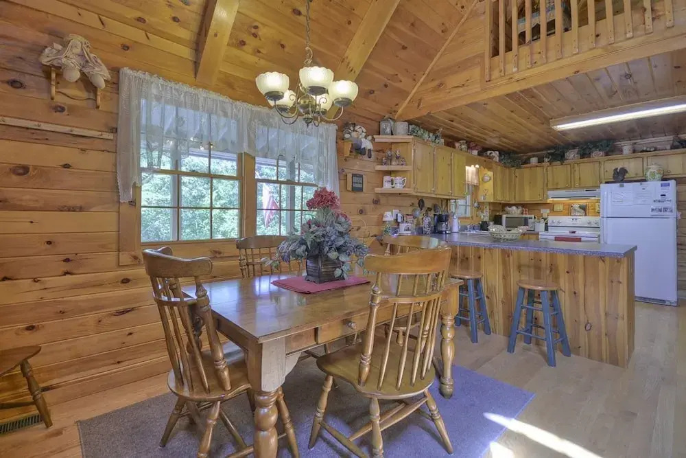 Snuggle Inn & Treehouse
