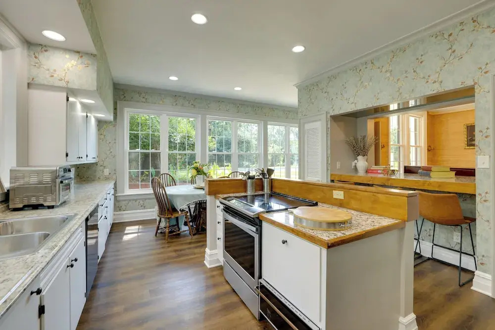 Home on Sprawling Estate, 6 Mi to Dtwn Spartanburg