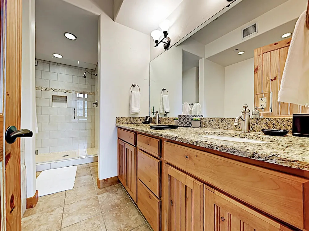 Downtown Gem 2br/2.5ba Overlooking The Yampa River 2 Bedroom Condo