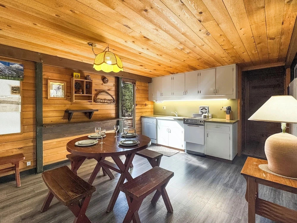 Cluster Cabin 13
