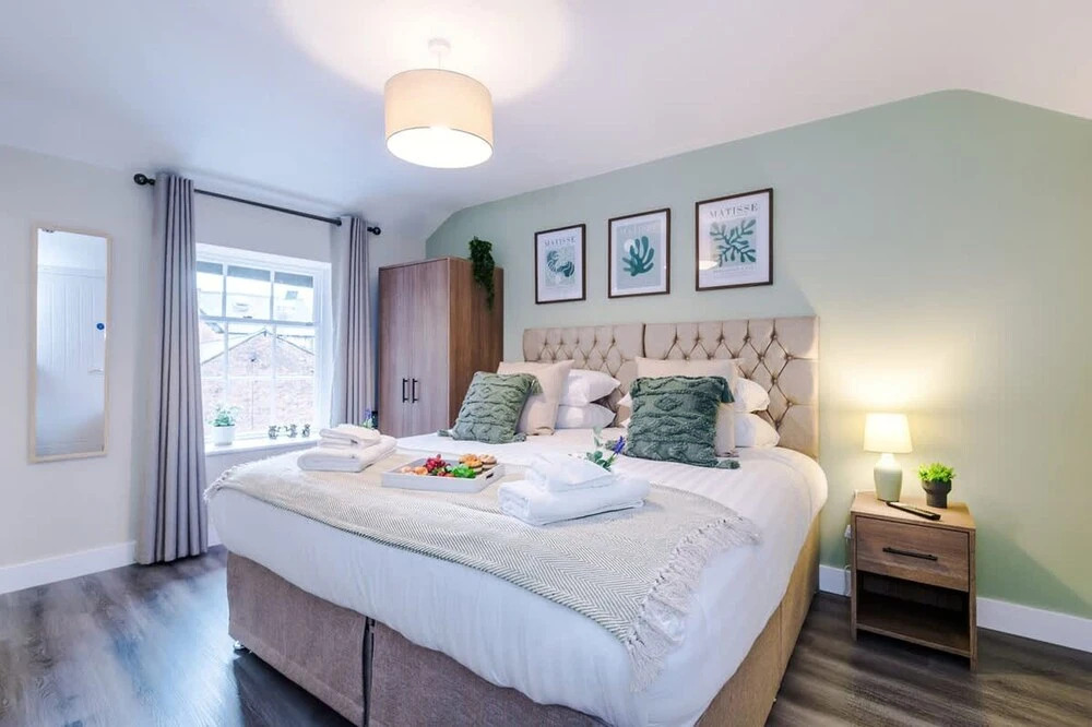 NEW Stylish 1-bed Flat Great Location Sleeps 4