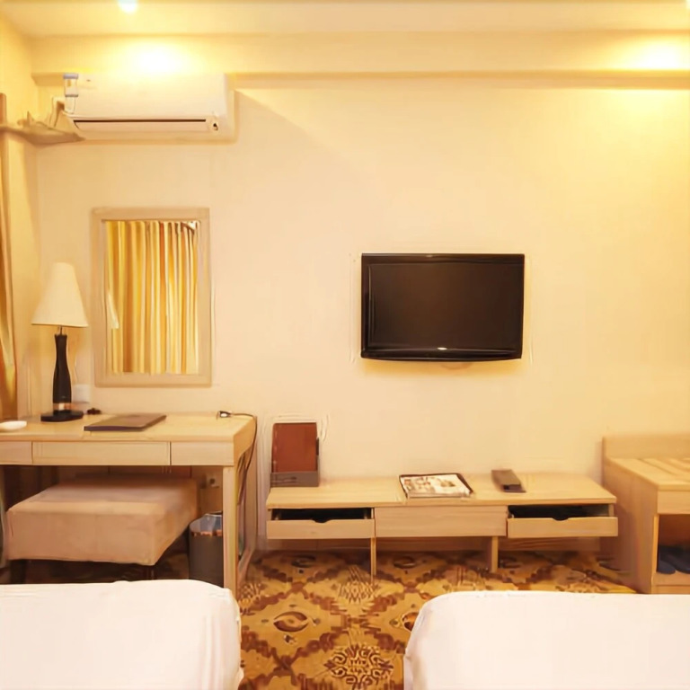 Jinfeng Huayuan Hotel (Tieling County Shuimu)