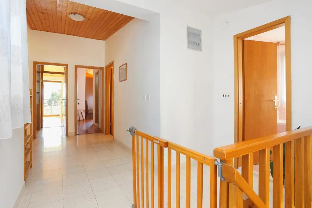 Apartments by the sea Brela, Makarska - 18814