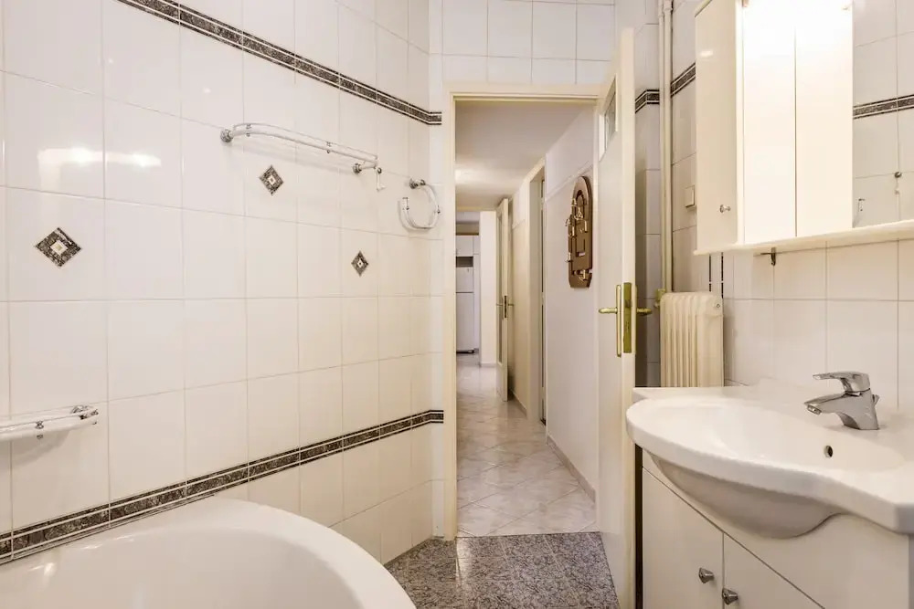 Classy 2 bedroom apartment near Acropolis & Metro