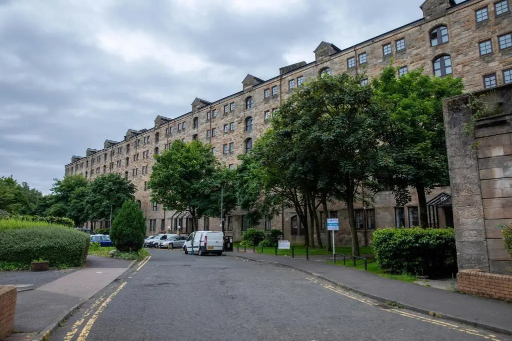 Stunning 2 Bed Merchant City Apartment with Residents Parking (Bell 2)