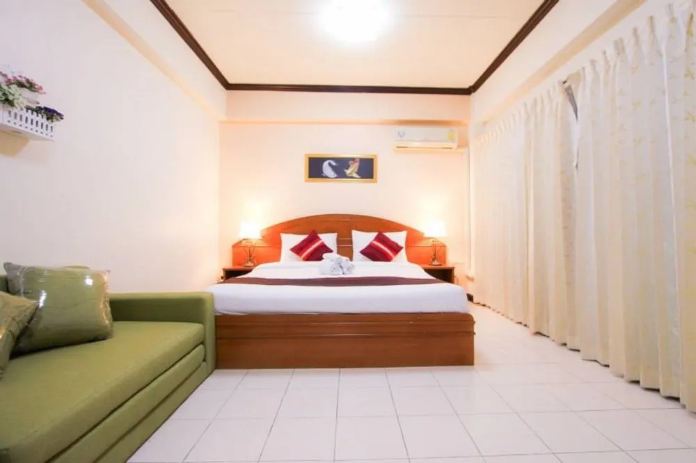 Holiday House Kata & Karon Phuket Hotel