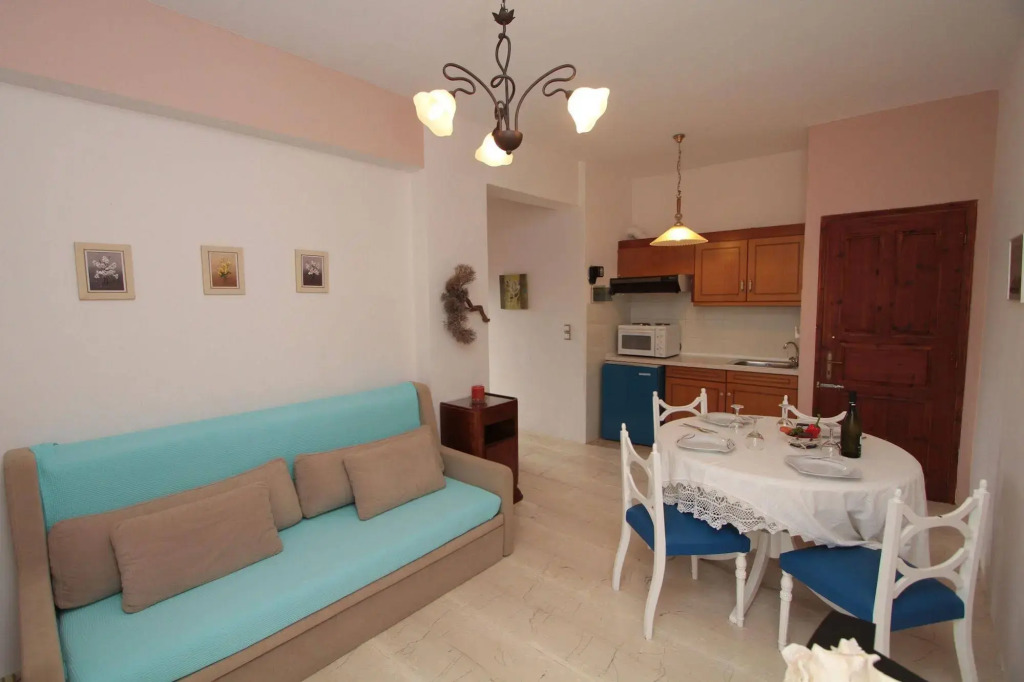 Arodamos Studios & Apts