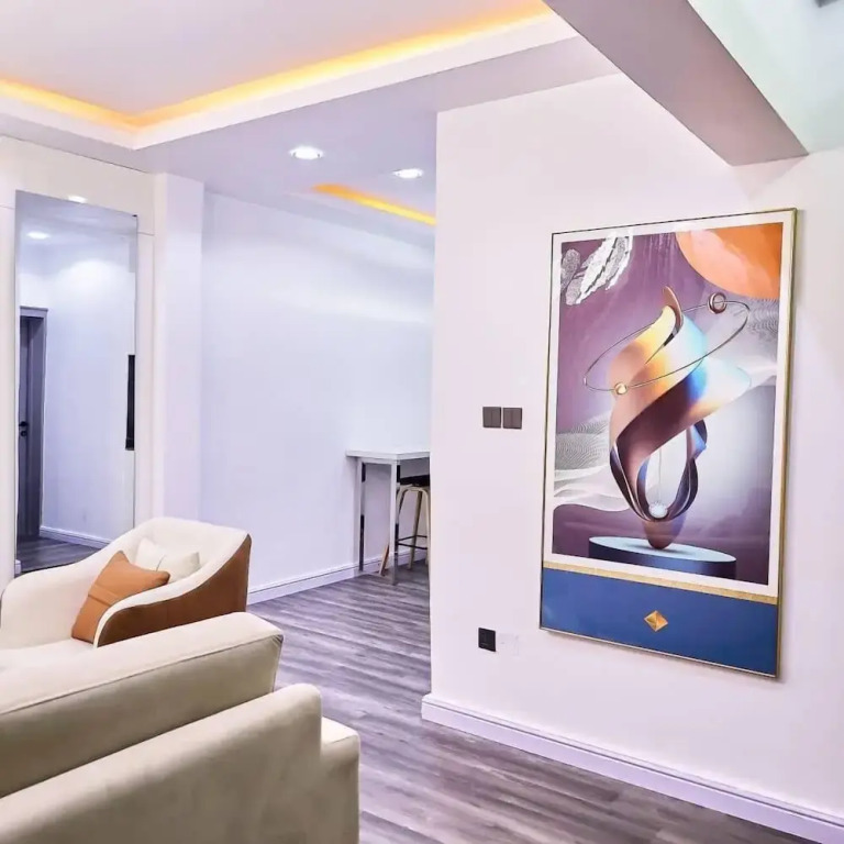 Purple Lavender Court Apartment