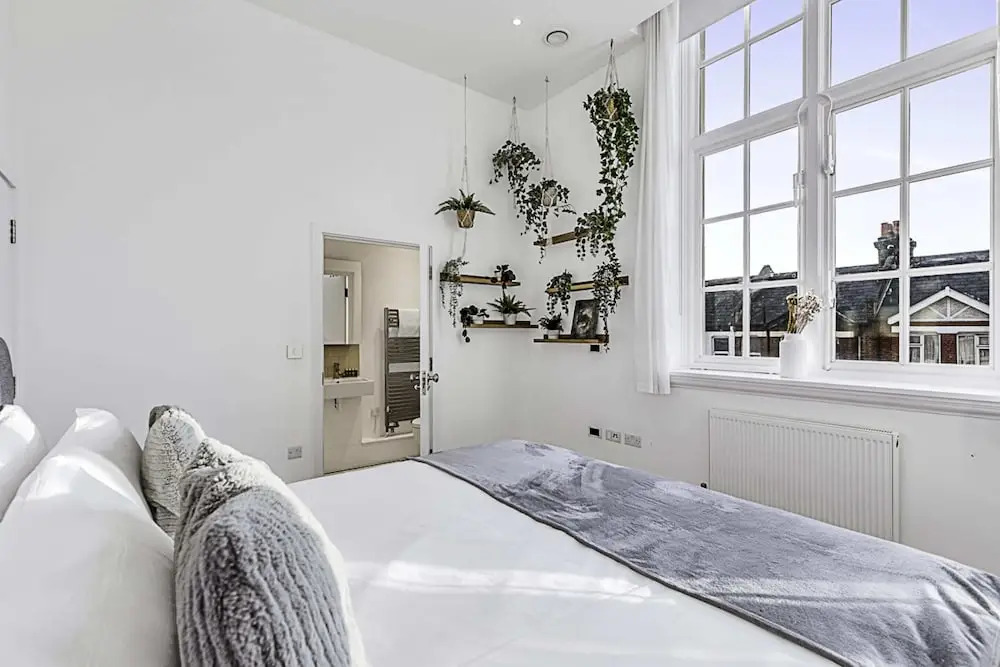 Vibrant 2-bed Flat: Acton's Best Stay!