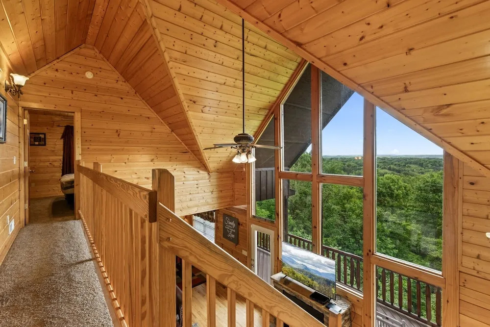 Panoramic View 6 Bedroom Cabin by RedAwning