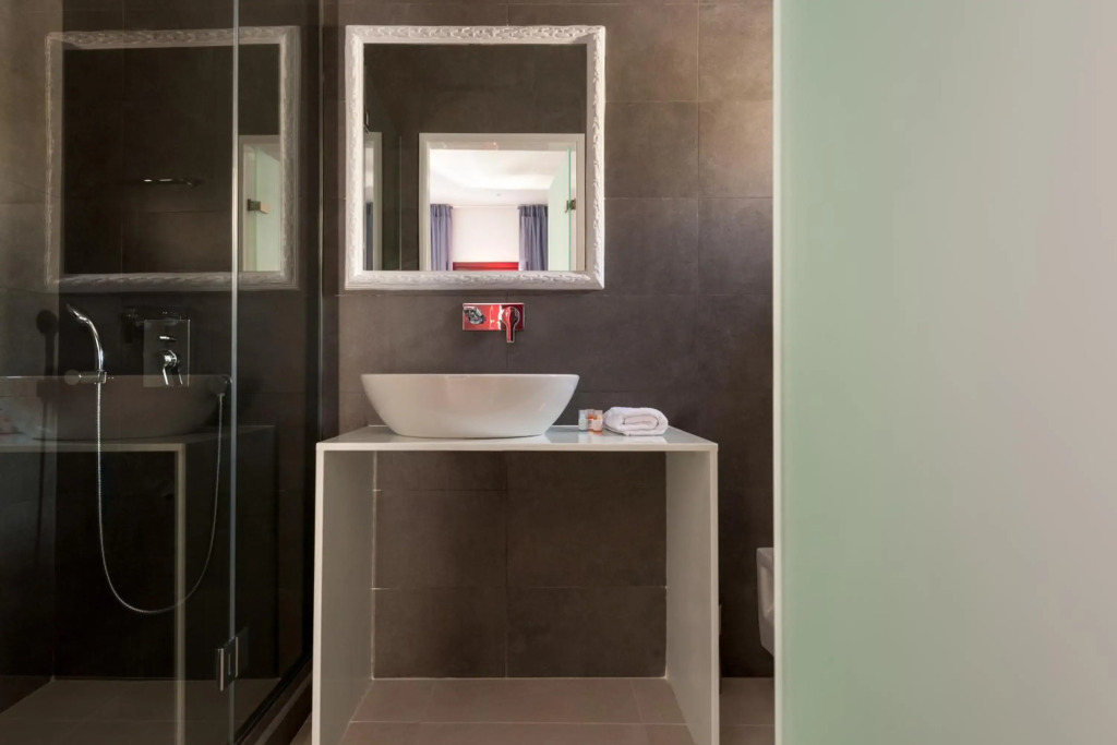 MAR n MAR CROWN HOTEL-SUITES