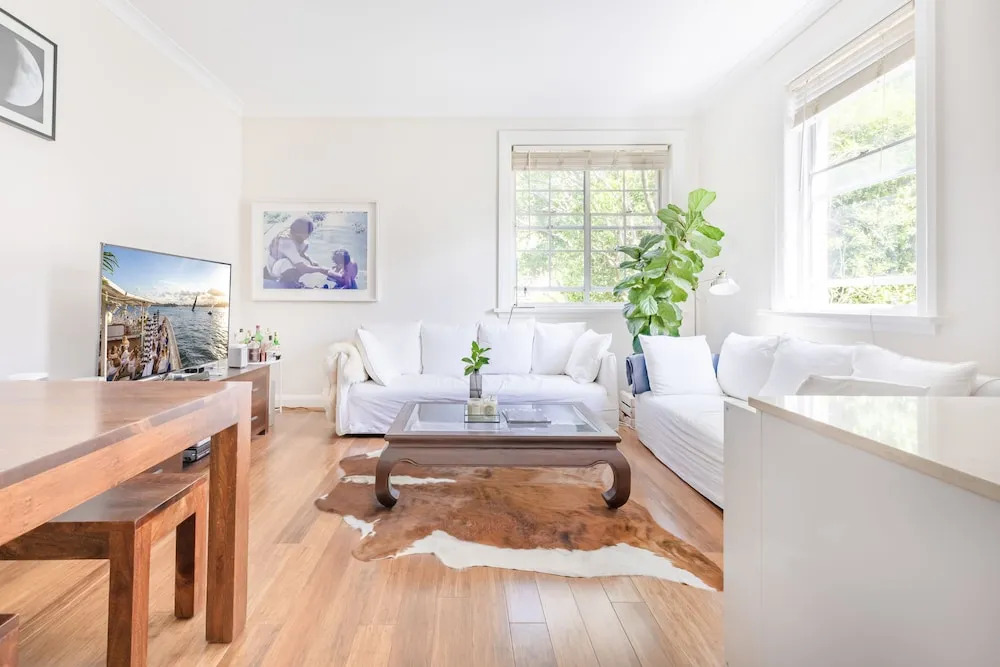 Bright Harbour Side 1 Bedroom Apartment