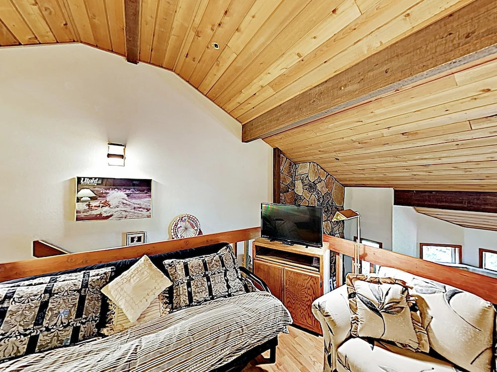 New Listing! Deer Valley Townhome W/ Hot Tub, Pool 3 Bedroom Townhouse