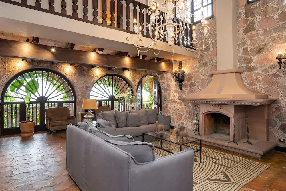 Casa Vista 6BR Villa, 16p Jacuzzi Pool, Staff & Breakfast