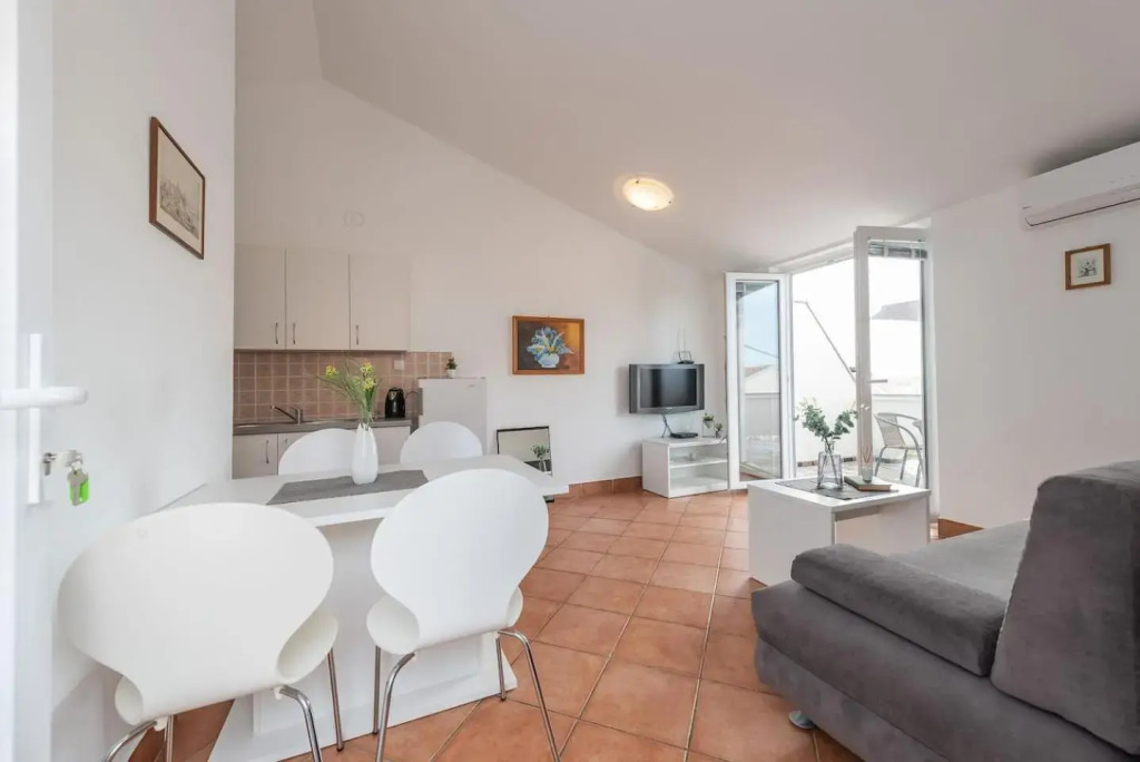 Vesna 2 city central apartment