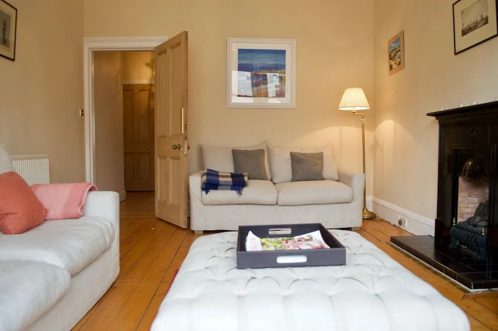 Spacious 1 Bedroom Stockbridge Flat