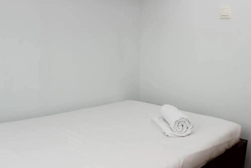 Homey And Minimalist 2Br At Patraland Urbano Apartment