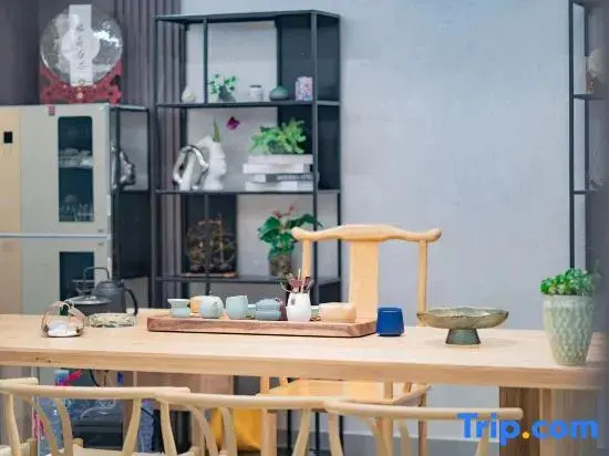 Xiangshan Shipu Black Field Hostel