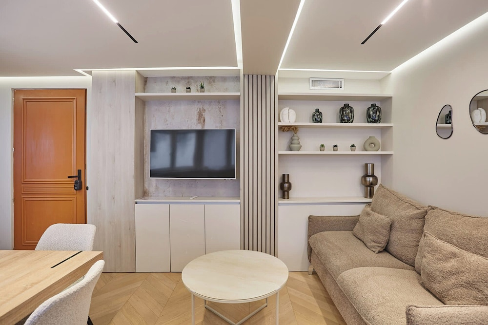 Residence AC Champs de Mars Eiffel Tower by Studio Prestige