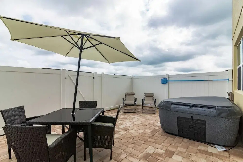 5131 Compass Bay