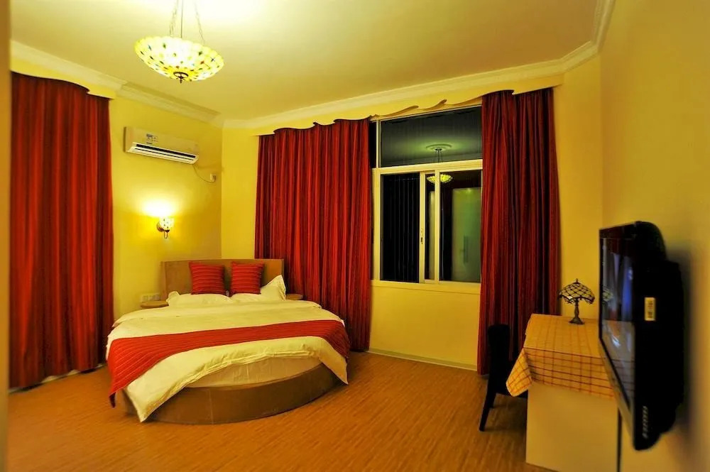 Chuxia Holiday Inn