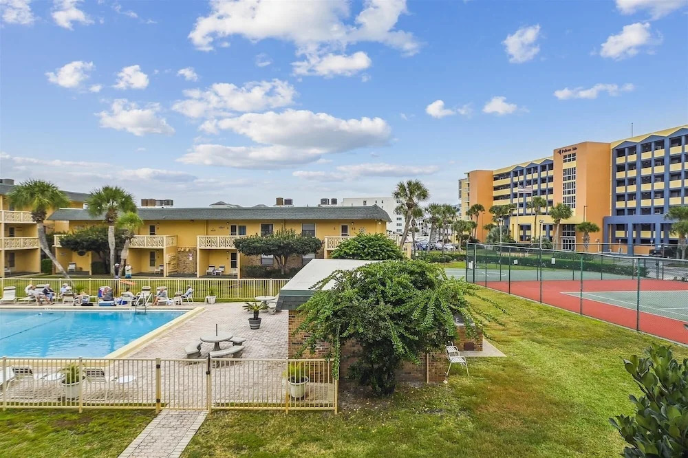 Venus 219 - 2nd Floor 1 BR on Okaloosa Island with easy beach access by RedAwning