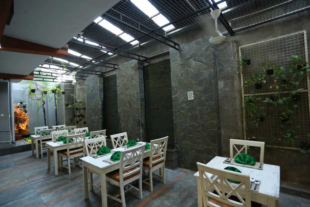 Loji Hotel