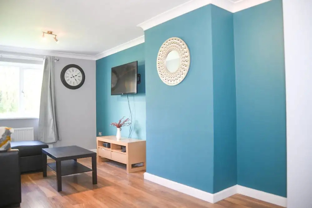 House Sleeps 8 with Garden and Parking