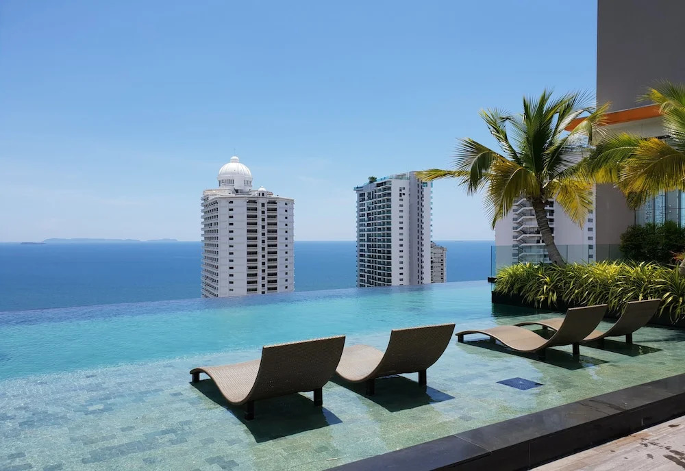 Riviera 1BR Sea View 3901 by Pattaya Holiday