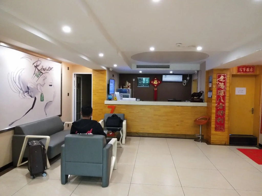 7 Days Premium·Yiyang Taohualun Xi Road