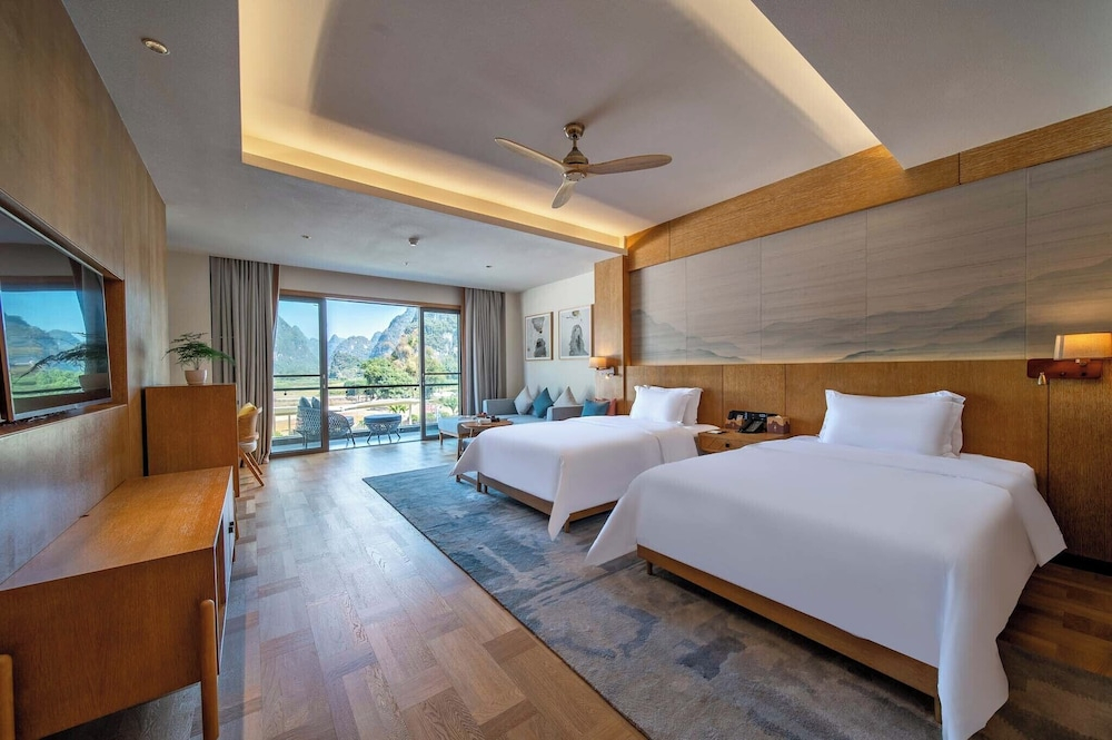 Yangshuo Fadai overhanging hot spring light luxury hotel