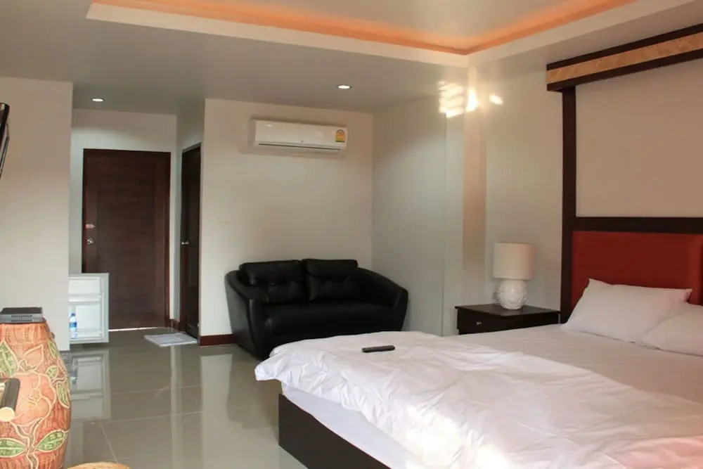 OYO 844 the Leaf Hotel