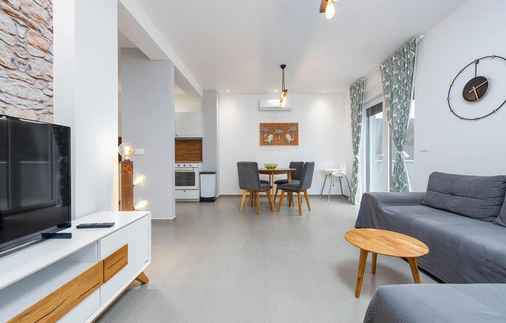 Nice Apartment in Vrsi With Wifi and 3 Bedrooms